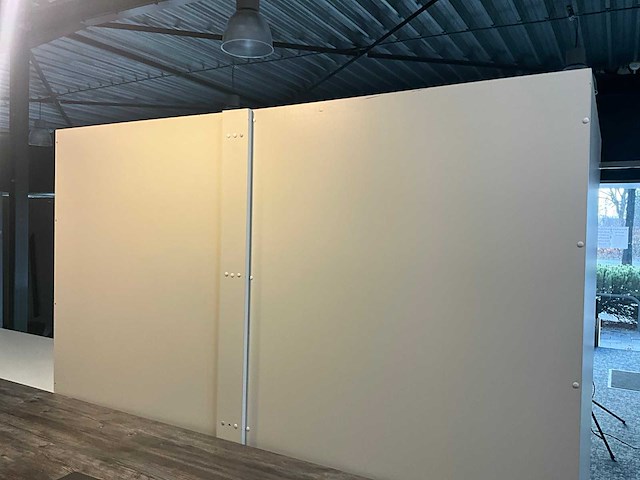 Dubbele houten paskamer - afbeelding 9 van  9