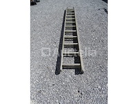 Dubbele metalen ladder van +/- 6 m (2 x 12 sporten) afmetingen: . +/- 326 cm gesloten. +/- 600 cm open - afbeelding 2 van  4