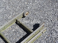 Dubbele metalen ladder van +/- 6 m (2 x 12 sporten) afmetingen: . +/- 326 cm gesloten. +/- 600 cm open - afbeelding 3 van  4