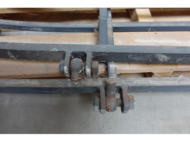 Dubbele metalen poort - afbeelding 3 van  4