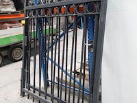 Dubbele metalen poort - afbeelding 3 van  8