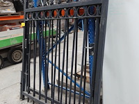 Dubbele metalen poort - afbeelding 4 van  8