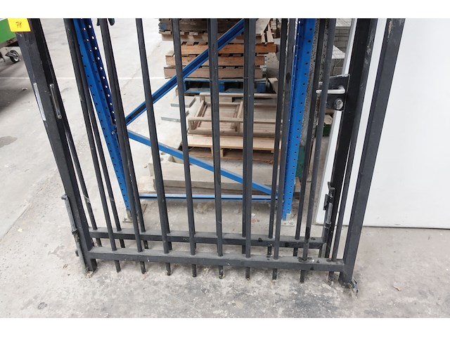 Dubbele metalen poort - afbeelding 6 van  8