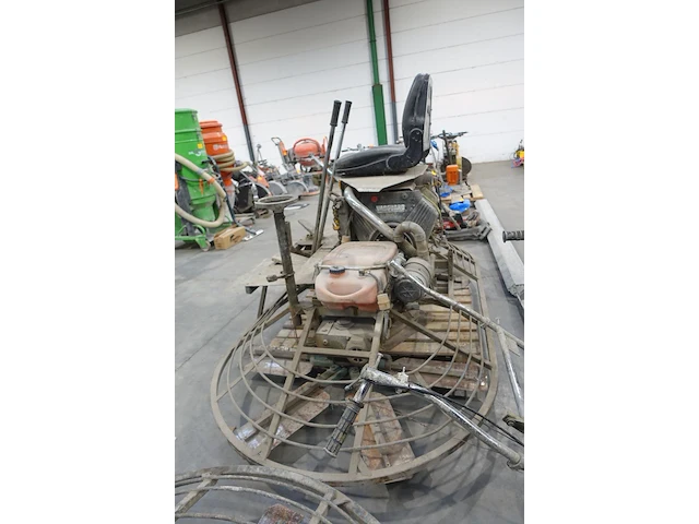 Dubbele ride-on betonpoliermachine b-mac - afbeelding 9 van  14
