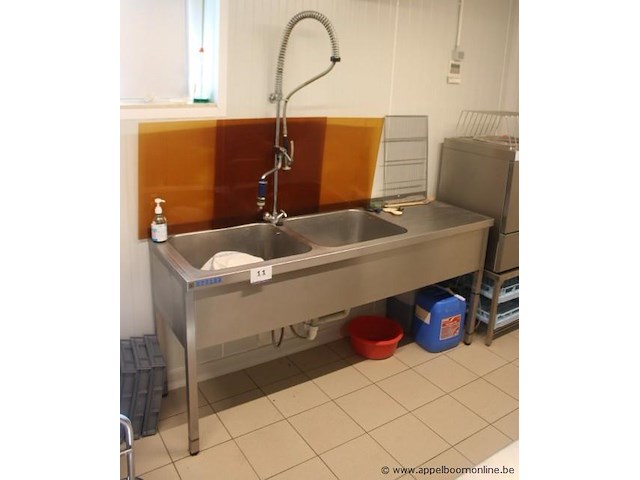 Dubbele spoelbak met kraan steelox, roestvrij staal, professionele kraan met sproeislang, werking niet gekend - afbeelding 1 van  1