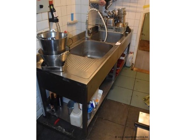 Dubbele spoeltafel, roestvrij staal, met 2 spoelbakken, afdruipvlak, onderblad en professionele kraan met sproeier - afbeelding 1 van  1
