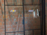 Dubbele stalen deur met glas + 2x vast stalen raam met glas - afbeelding 1 van  2