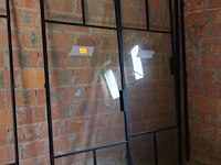 Dubbele stalen deur met glas + 2x vast stalen raam met glas - afbeelding 2 van  2