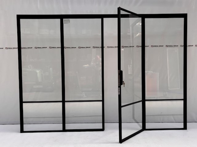 Dubbele stalen deur met zijlichten - buitenschrijnwerk - afbeelding 1 van  9