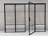 Dubbele stalen deur met zijlichten - buitenschrijnwerk