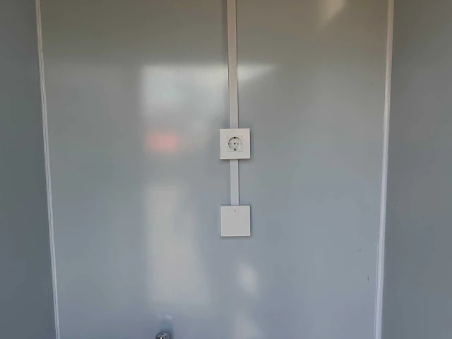 Dubbele toilet cabine - afbeelding 3 van  18