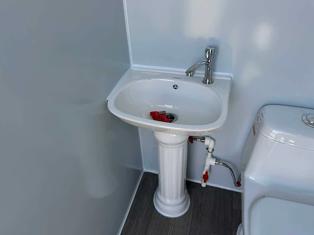Dubbele toilet cabine - afbeelding 17 van  18