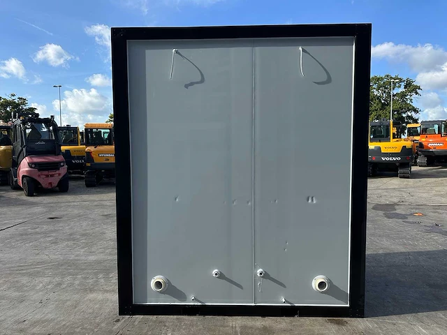 Dubbele toilet cabine - afbeelding 9 van  18