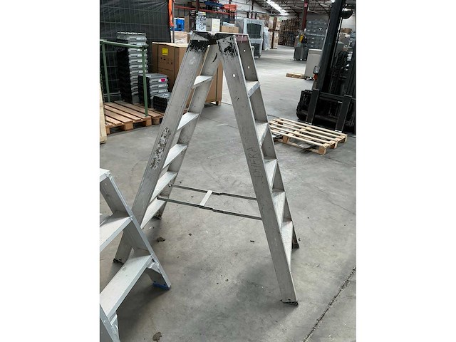 Dubbele trapladder (2x) - afbeelding 4 van  5