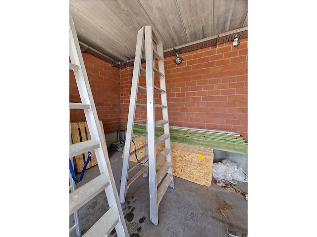 Dubbele trapladder solide - afbeelding 4 van  4