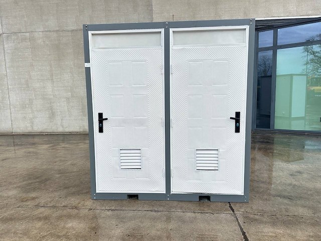 Dubbele wc cabine nieuw - afbeelding 1 van  1