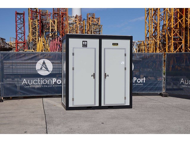 Dubbele wc cabine nieuw - afbeelding 1 van  1