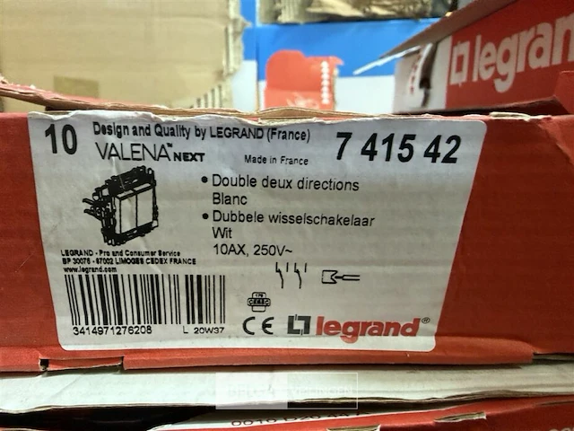 Dubbele wisselschakelaar legrand valena next in het wit (10 st/doos-6 dozen) - afbeelding 3 van  3