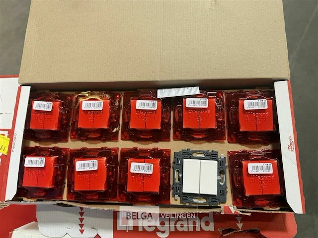 Dubbele wisselschakelaar legrand valena next in het wit (10 st/doos-7 dozen) - afbeelding 2 van  3