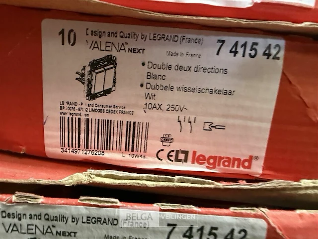 Dubbele wisselschakelaar legrand valena next in het wit (10 st/doos-7 dozen) - afbeelding 3 van  3