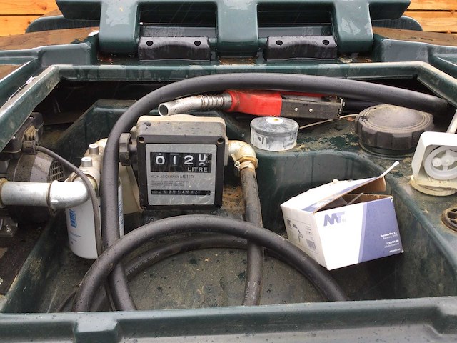 Dubbelwandige kunststof mazouttank met dieselpomp - afbeelding 6 van  8