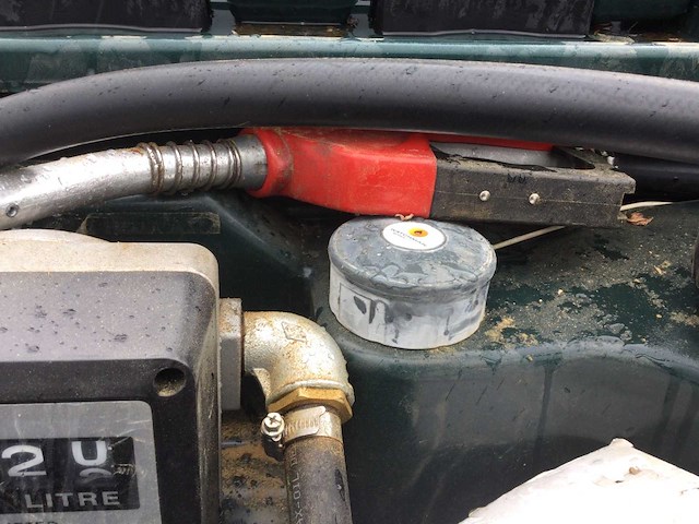 Dubbelwandige kunststof mazouttank met dieselpomp - afbeelding 7 van  8