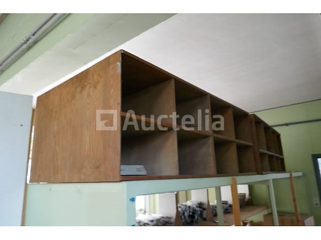 Dubbelzijdig houten rek + houten vakkenkast - afbeelding 1 van  4