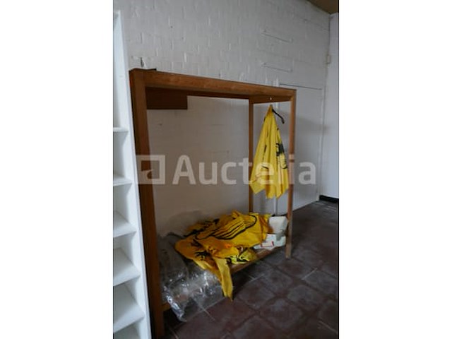 Dubbelzijdig houten rek + houten vakkenkast - afbeelding 3 van  4