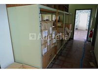 Dubbelzijdig houten rek + houten vakkenkast - afbeelding 4 van  4