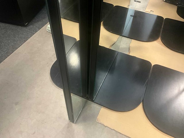 Dubbelzijdige 2-delige passpiegel op metalen voet - afbeelding 9 van  17