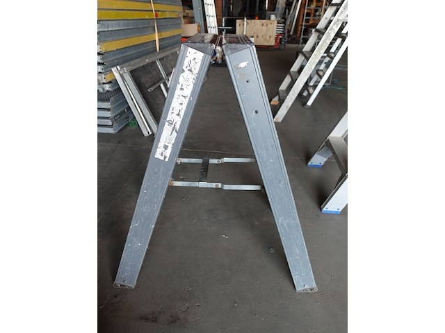 Dubbelzijdige alu trapladder altrex - afbeelding 2 van  3