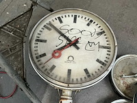 Dubbelzijdige ronde stationsklok mobatime klok - afbeelding 2 van  8