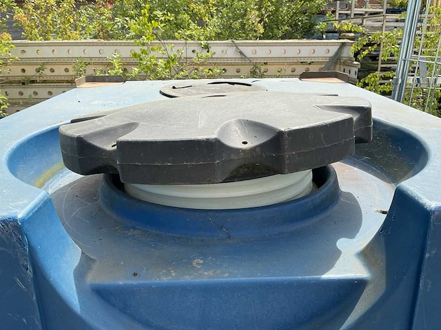 Dubbelzijdige water opslagtank met aftapkraan - afbeelding 2 van  3