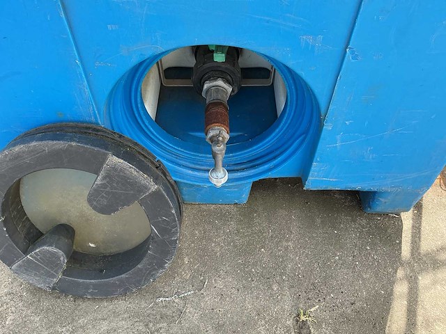 Dubbelzijdige water opslagtank met aftapkraan - afbeelding 3 van  3