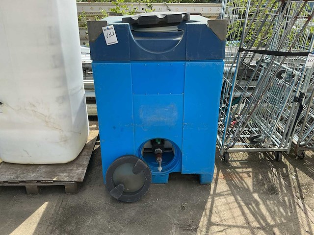 Dubbelzijdige water opslagtank met aftapkraan - afbeelding 1 van  3