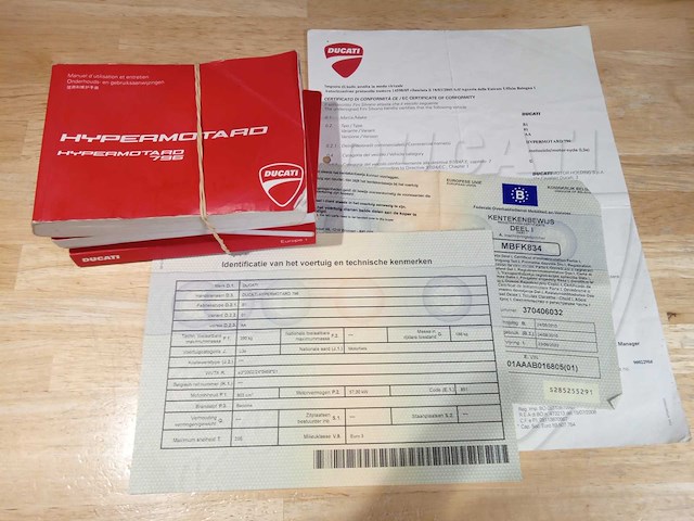 Ducati - hypermotard 796 - motorfiets - afbeelding 9 van  9