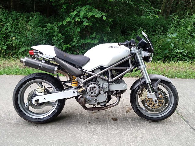 Ducati - monster - motorfiets - afbeelding 1 van  11