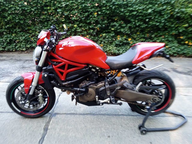 Ducati - monster 821 - motorfiets - afbeelding 1 van  11
