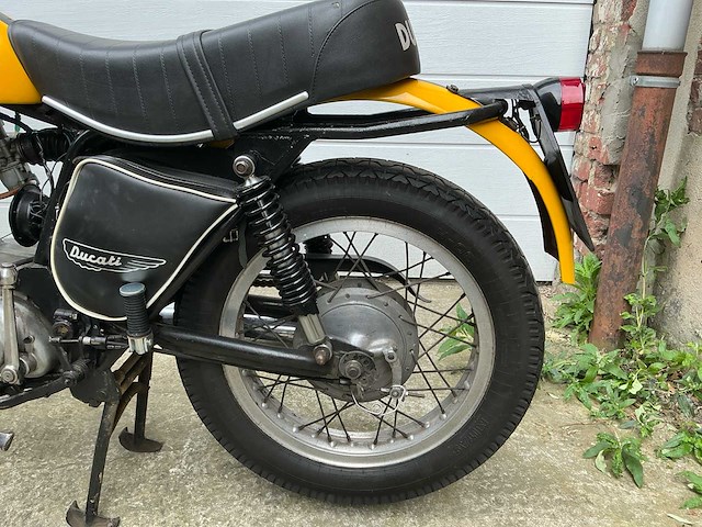 Ducati 250 road motorfiets 1973 - afbeelding 2 van  22