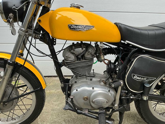 Ducati 250 road motorfiets 1973 - afbeelding 20 van  22