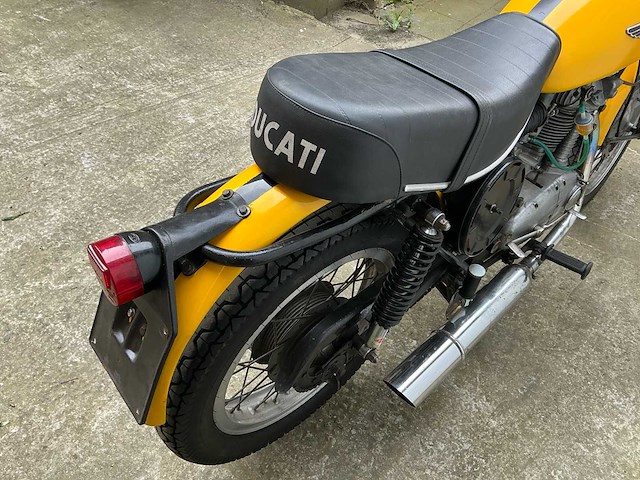 Ducati 250 road motorfiets 1973 - afbeelding 4 van  25