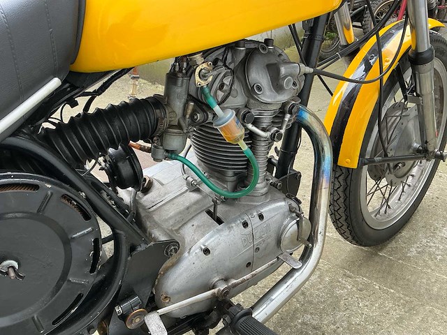 Ducati 250 road motorfiets 1973 - afbeelding 6 van  25