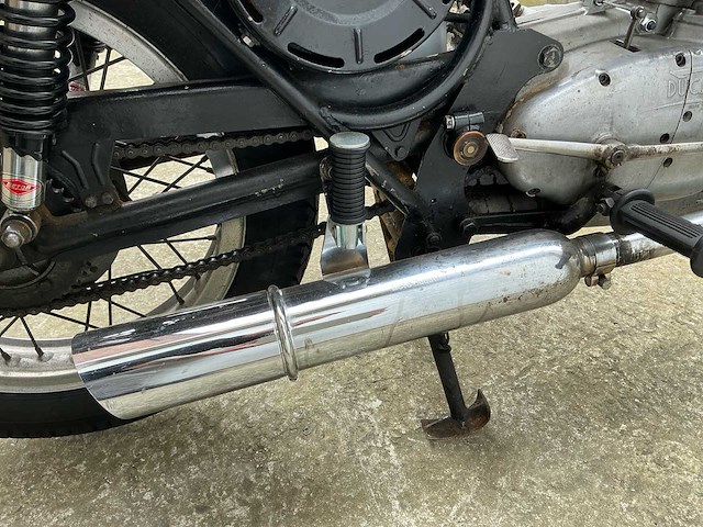Ducati 250 road motorfiets 1973 - afbeelding 8 van  25