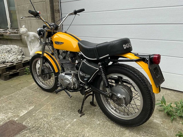 Ducati 250 road motorfiets 1973 - afbeelding 19 van  25