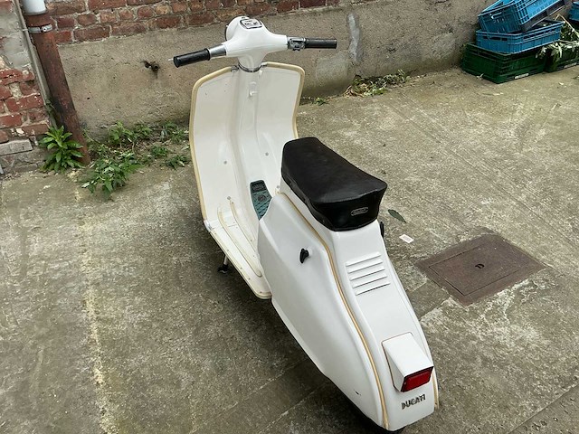 Ducati brio 48 scooter - afbeelding 14 van  17