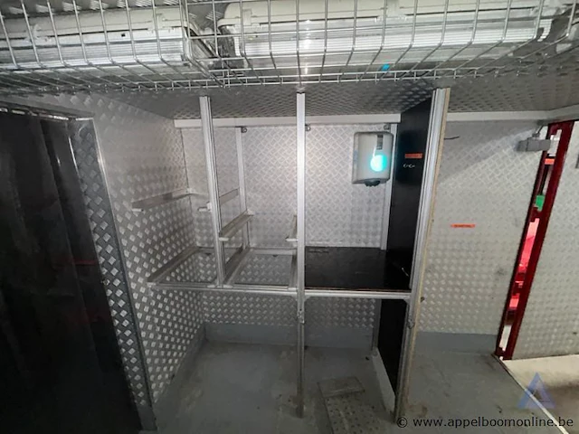 Duikcontainer duikcon, afmetingen 4,95 x 2,40 m, met interne inrichting en externe verlichting, elektrische aansluitingen 200-250v en 380-415v. werking niet gekend. - afbeelding 2 van  10