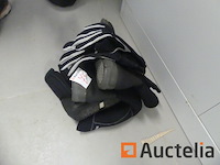 Duikuitrusting; slippers, handschoenen, capuchon man aqualoung - afbeelding 1 van  2