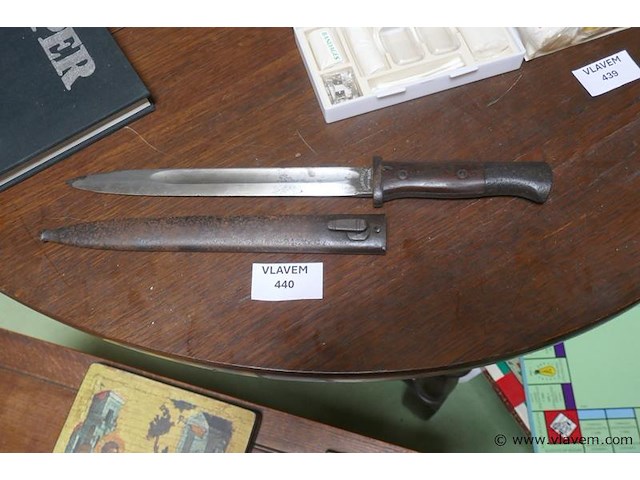 Duitse mauser bajonet in houder - afbeelding 1 van  2