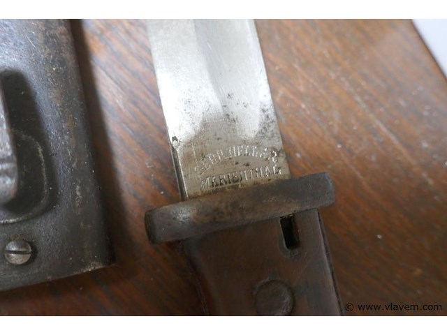Duitse mauser bajonet in houder - afbeelding 2 van  2
