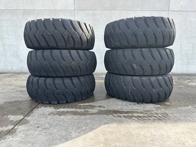 Dumperbanden pirelli – rm99 33.5 - 33 - afbeelding 1 van  1